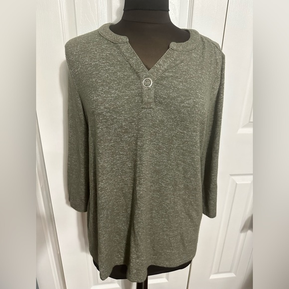Chico's Tops - 🦋 NWOT Women’s Chicos 3/4 sleeve top COMFY